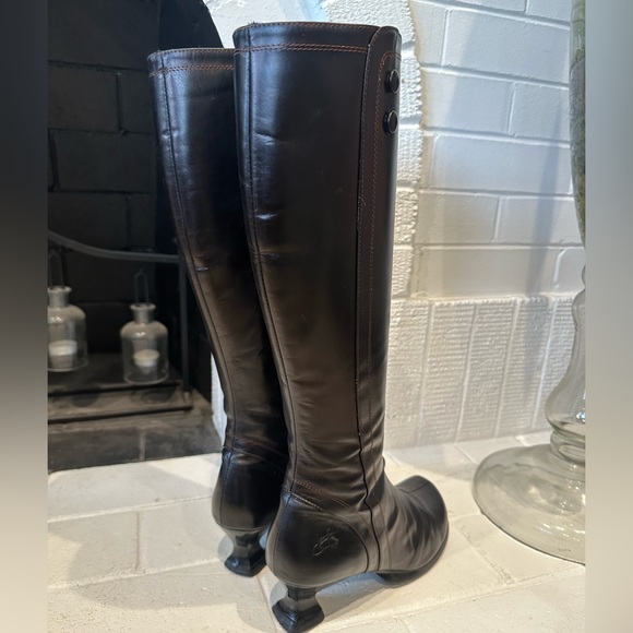 Fluevog EXCELLENT Wearever Hvala tall black boot w/ buttons - size 7.5 - Picture 4 of 16